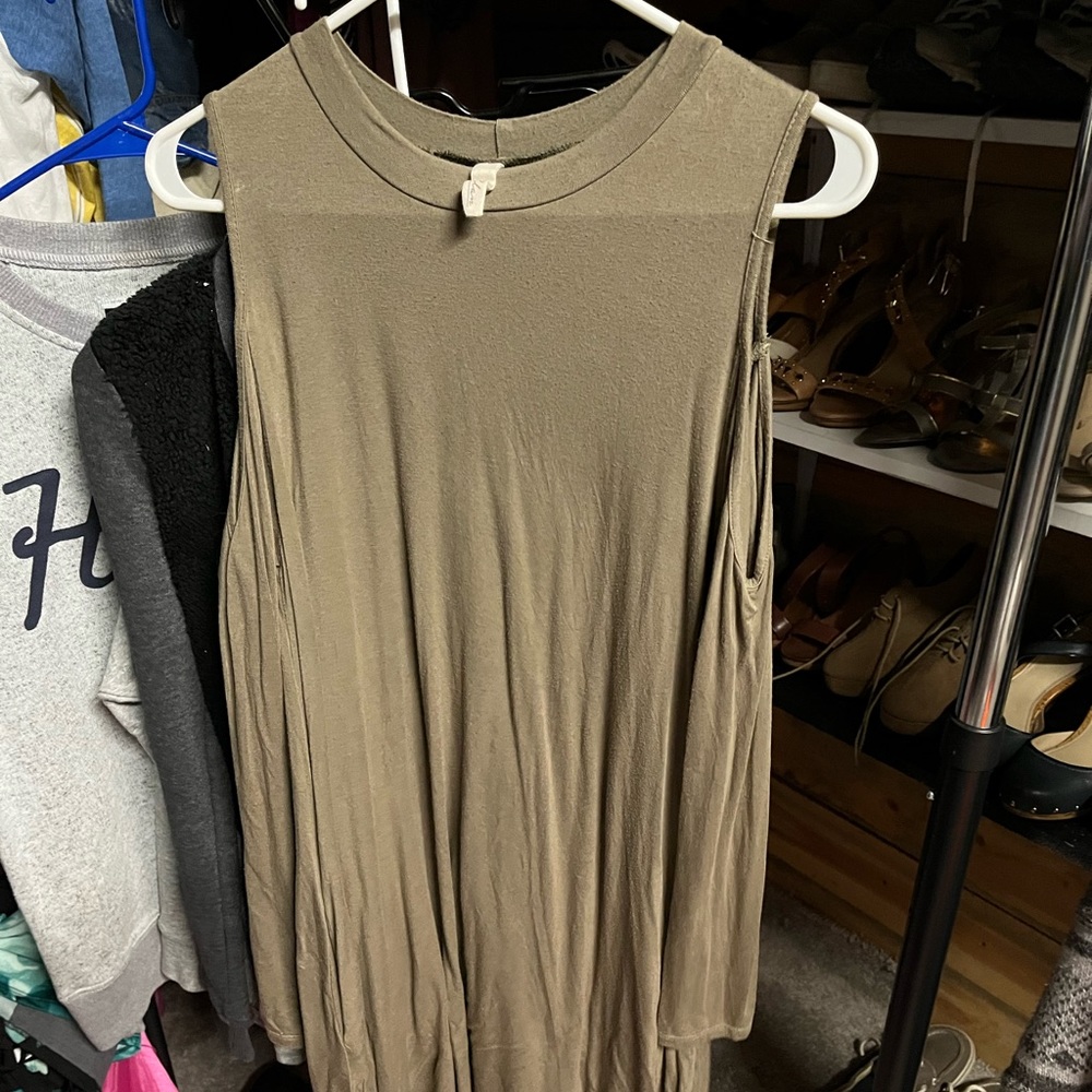 Elan off the shoulder dress 👗